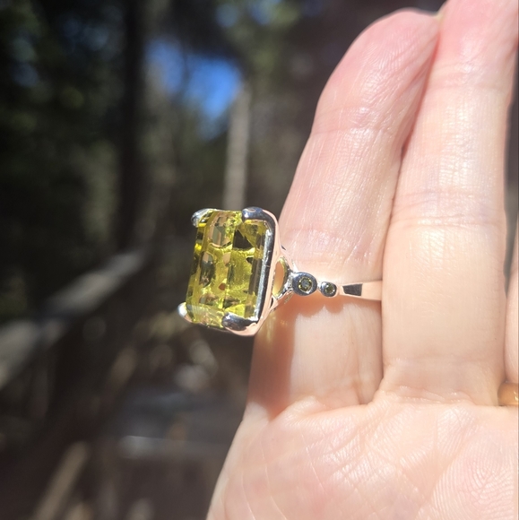 Lemon 🍋 Quartz emerald cut 13k & peridot sterling ring sz7 - Picture 3 of 7